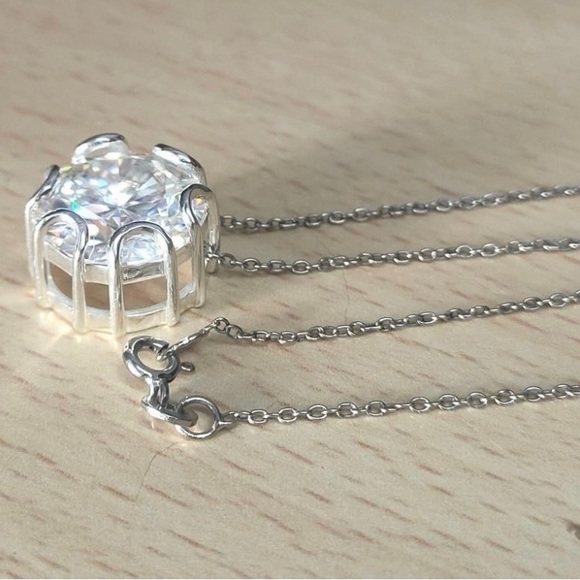 10.3ct ginormous sparkling moissanite diamond gem pendent and necklace. - Picture 2 of 5